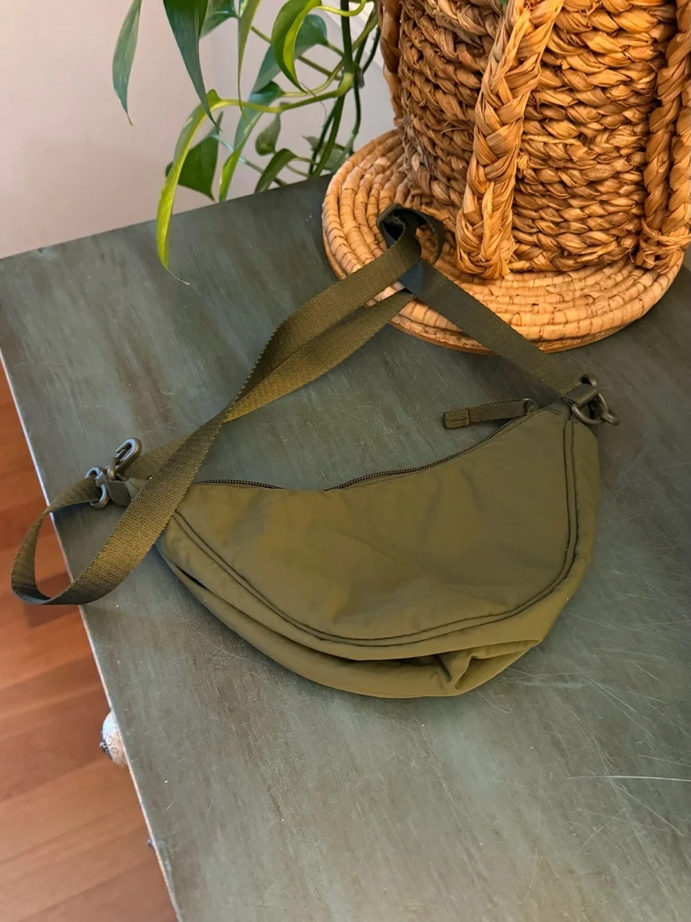 UNIQLO unisex half moon crossbody round mini bag waist bag or crossbody bag.